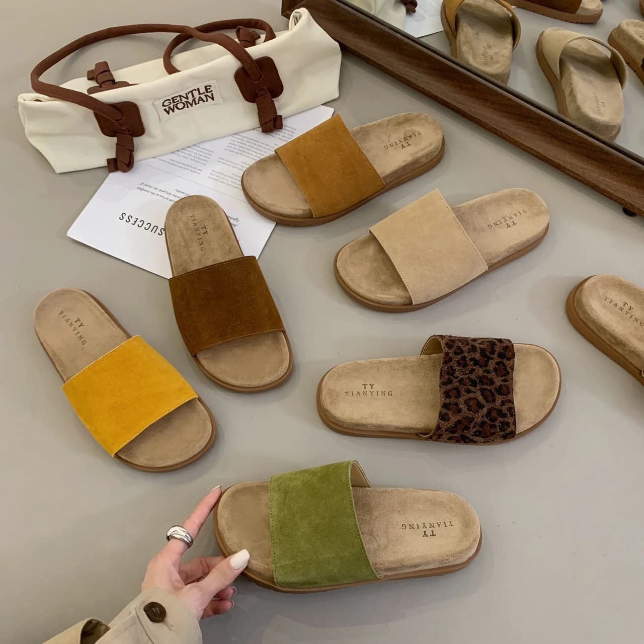 Infradito con zeppa spessa e fascia singola, Nuove Ciabatte Casual Estive 2026 con rialzo, Versatili con Gonne, Ciabatte da Spiaggia
