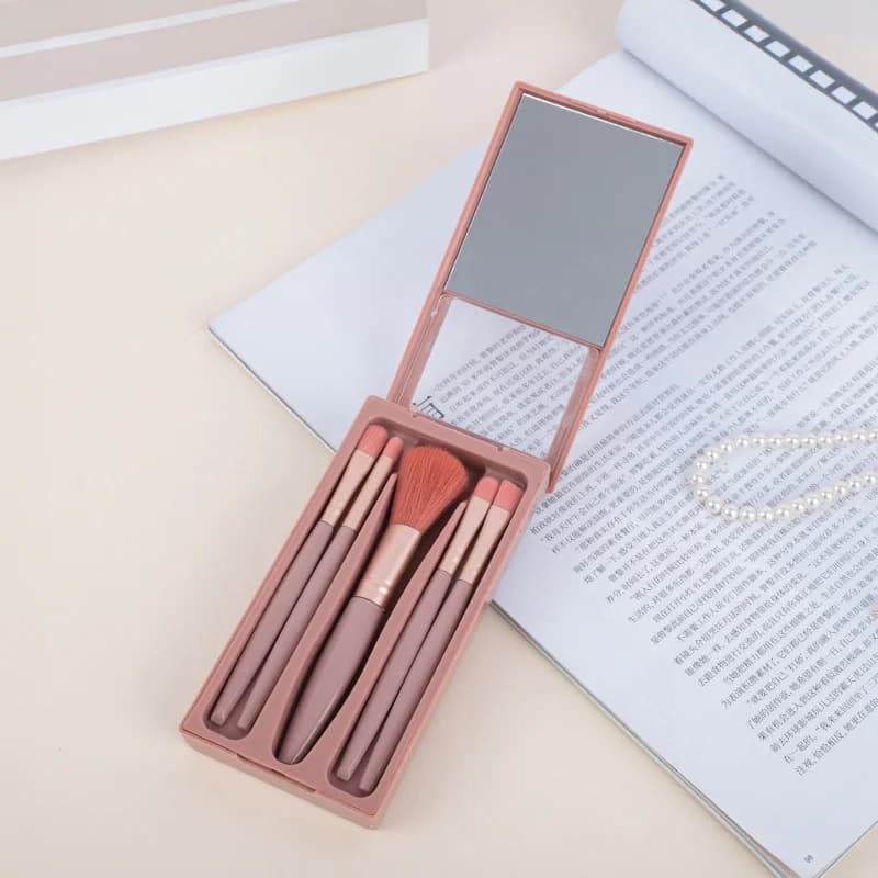 Nuovo set di pennelli da trucco con specchio e lucernario, mini pennello per blush, pennello morbido per correttore, disponibile all'ingrosso
