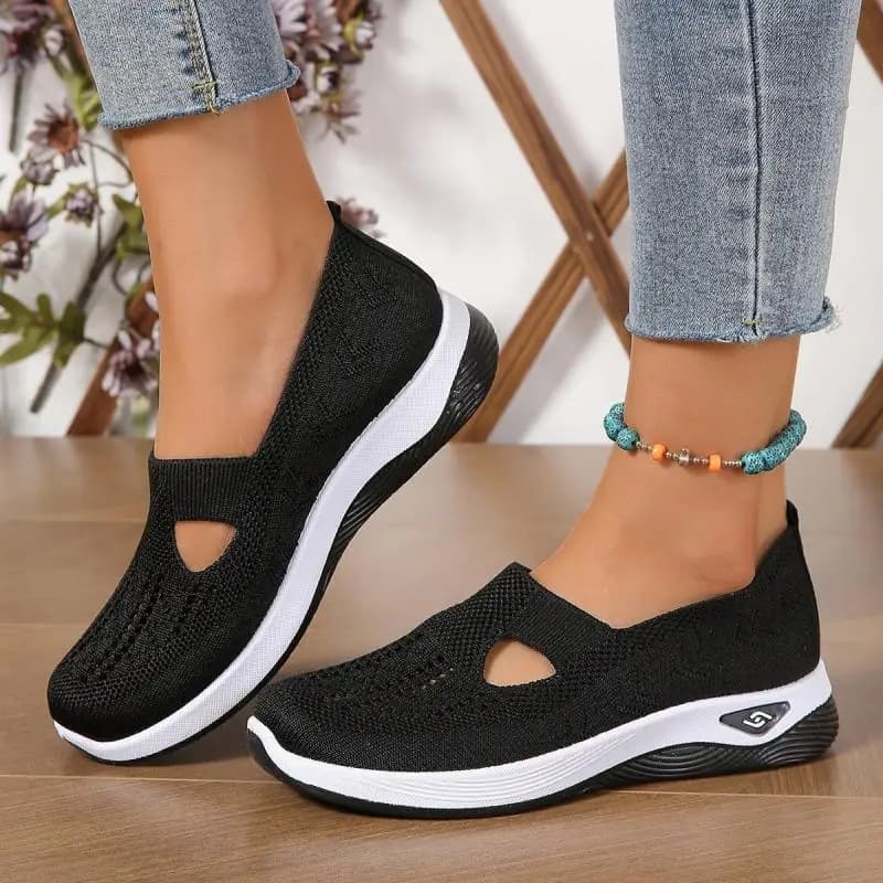 Sneaker vintage nera slip on in rete da donna 2025 estate punta tonda tacco medio zeppa scarpe casual suola morbida scarpe da mamma antiscivolo