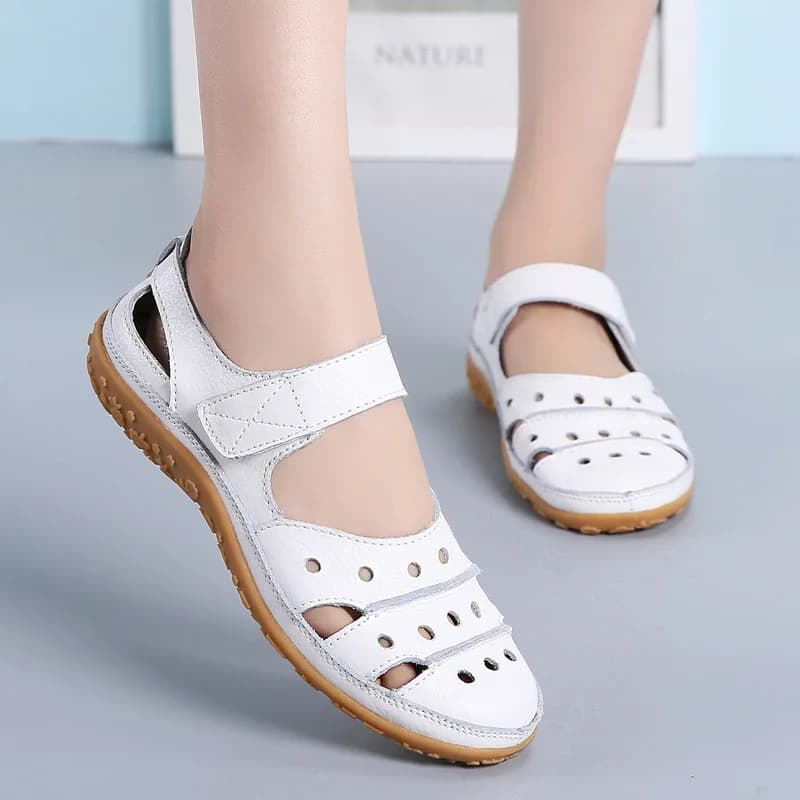2025 nuove signore di estate sandali traspiranti vuoti scarpe basse in vera pelle infermiera scarpe bianche mocassini da donna taglie forti 42 WSH4370