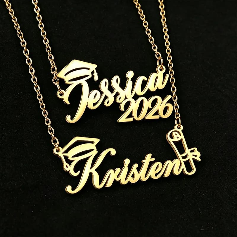 Collana Personalizzata con Nome per la Stagione delle Lauree, in Acciaio Inossidabile, con Ciondolo a Toga e Certificato, Regalo di Laurea 2026