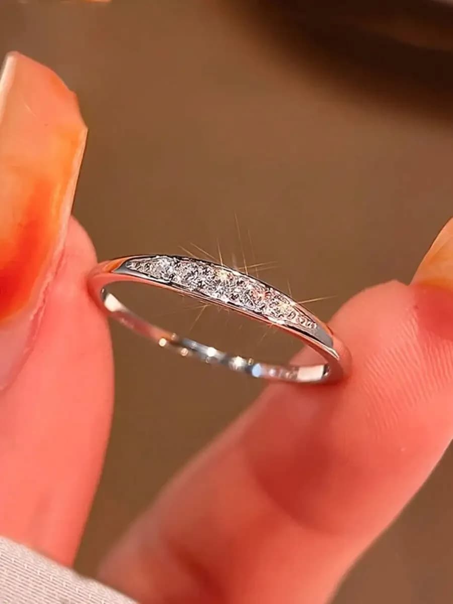 Anello alla moda con zirconi cubici per donna, elegante fascia impilabile per regali di anniversario e occasioni speciali