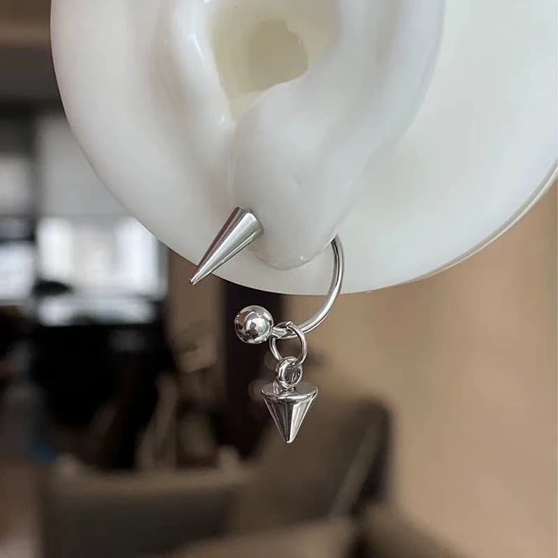 Orecchini pendenti hip-hop geometrici con ciondolo a cono gotico con rivetti punk alla moda da donna Accessori alla moda alla moda