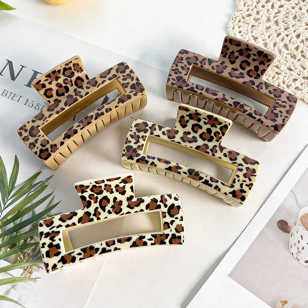 4-piece leopard print hair clip, women's large stylish hair clip in brown, non-slip and fashionable.
