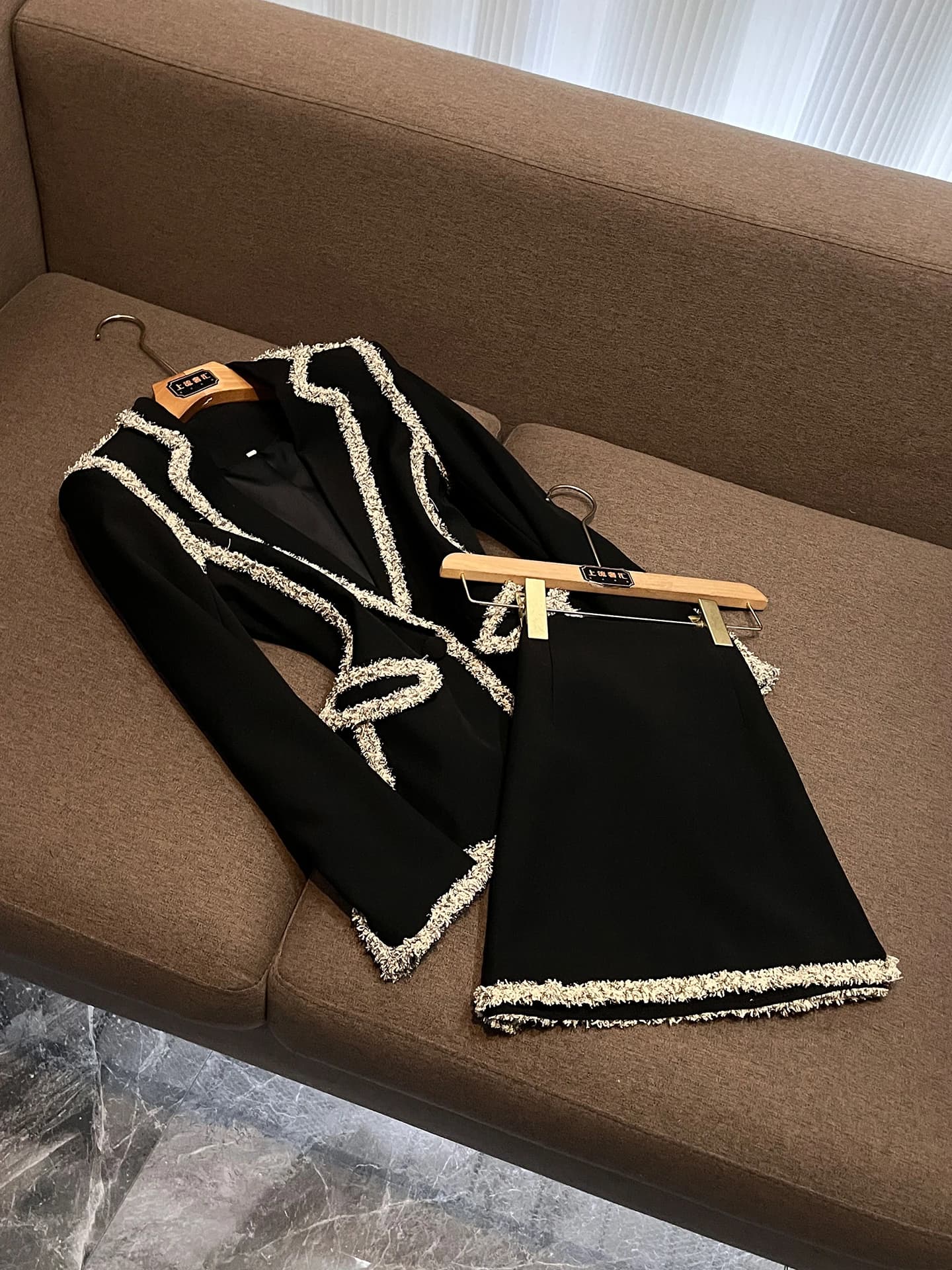 Elegant Black Suit Jacket And Skirt Set Women's Summer Commute Versatile High-End Feel Fashionable Professional Polyester Fiber