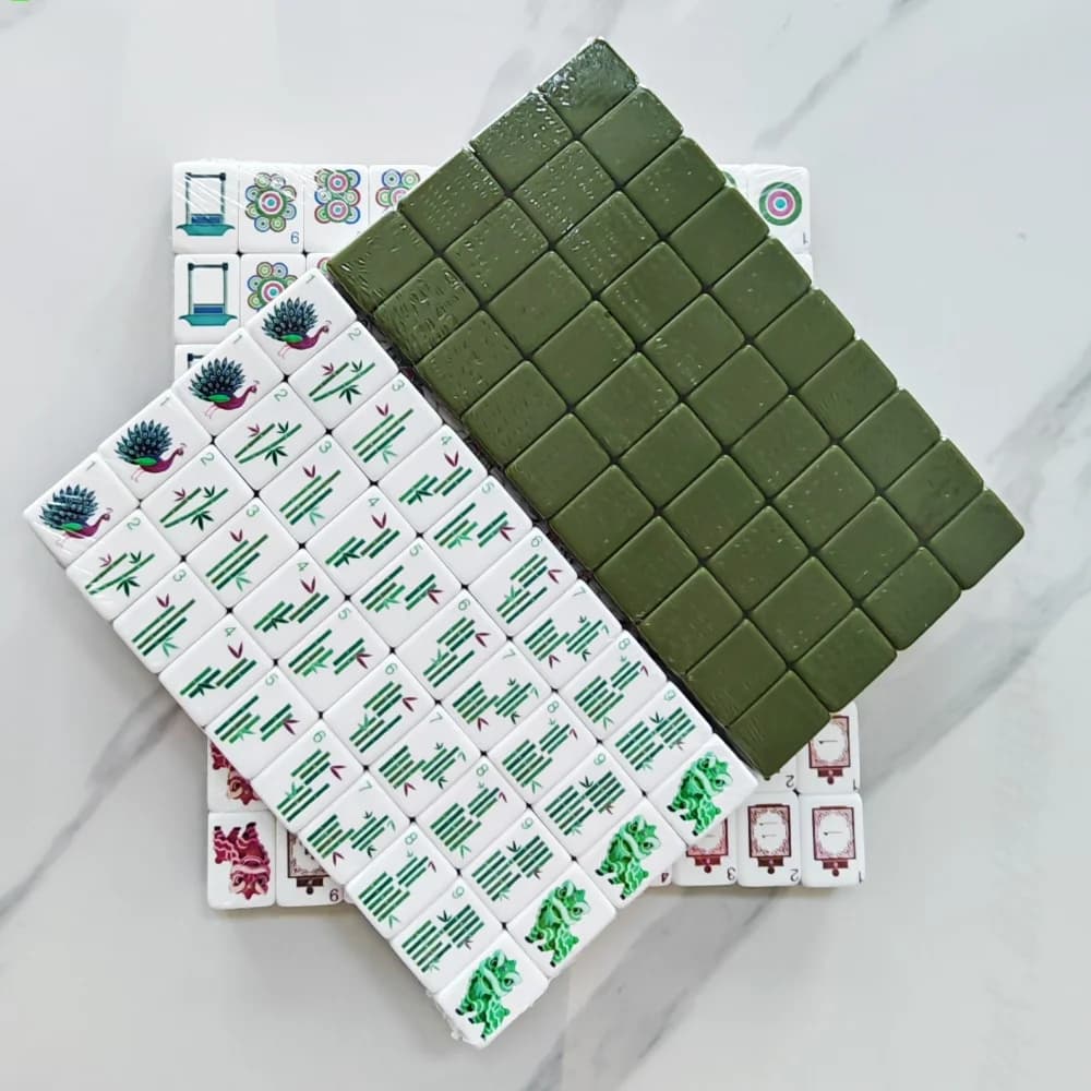 Hot Sale Olive Green Luxury Mahjong 160 Tiles 4-Layer Acrylic American Mahjong Set Board Game for Family Gift Portable Mah Jongg
