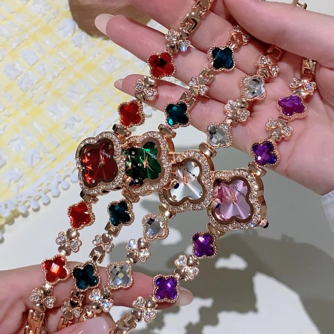 Women's Fashionable Trifoil Bracelet Women's Watch With Diamonds Inlaid Light Luxury Wrist Watch with Women's Fashion Quartz Strap