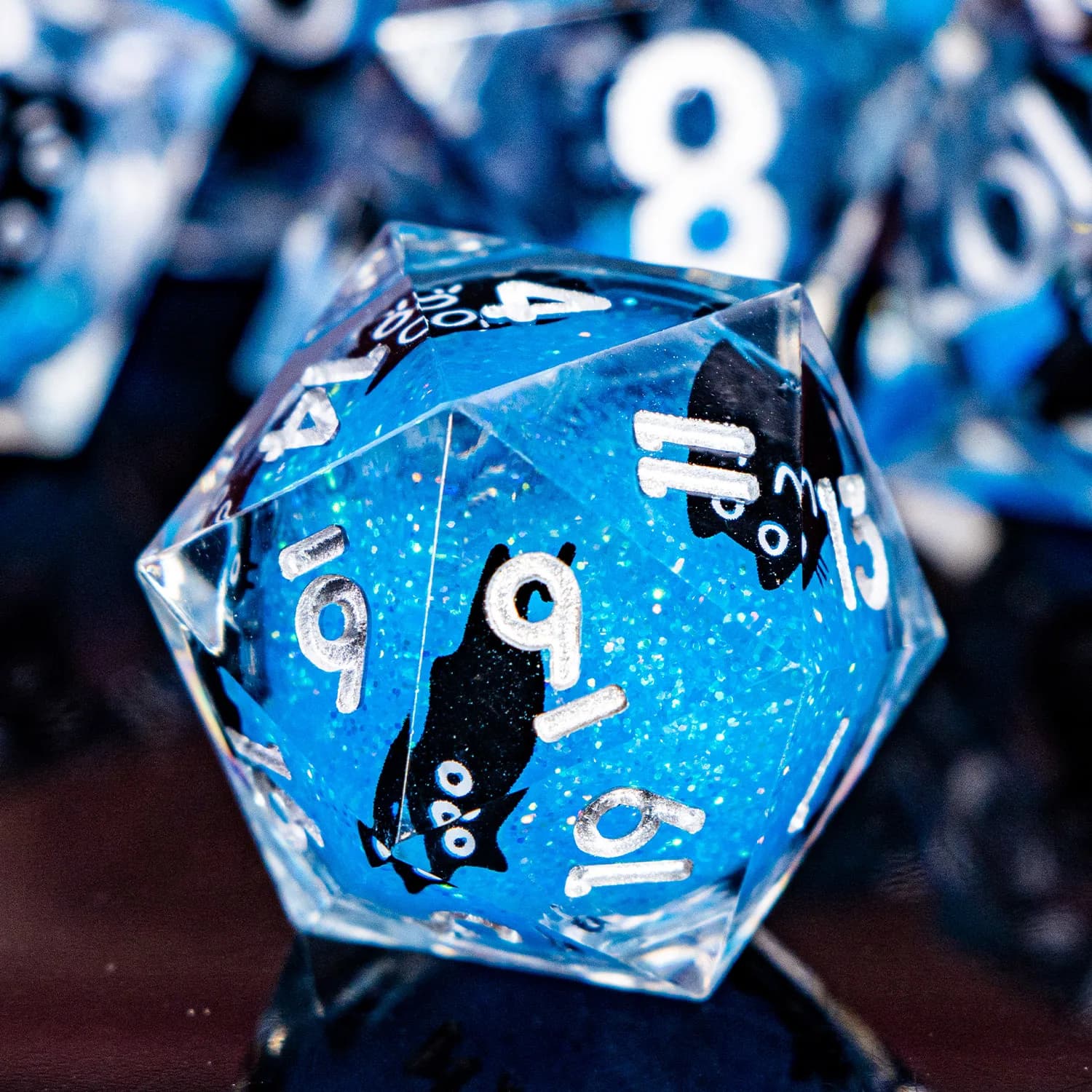 Set di Dadi Poliedrici Black Cat D&D Dungeon and Dragon Pathfinder con Nucleo Liquido, Dadi in Resina Blu con Bordi Affilati per Giochi di Ruolo