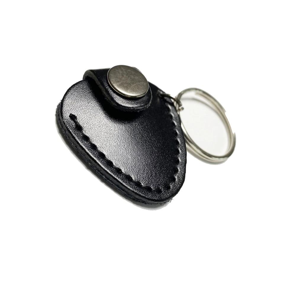 Keychain with pocket housing for 1 piece bovine leather guitar
