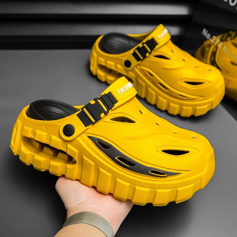 Thick-Soled Closed-Toe Sandals for Men and Women, with Drainage and Ventilation Holes, Designed for Beach, Seaside, and Water Activities