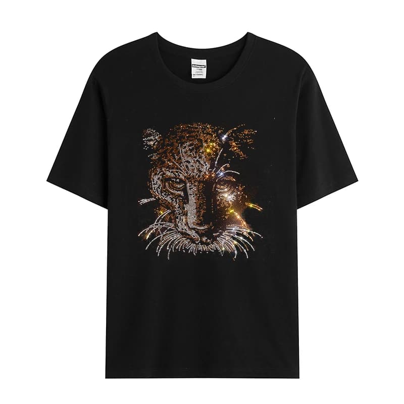 T-shirt casual estiva da uomo in cotone di seta ghiaccio a maniche corte con design leopardato con strass alla moda