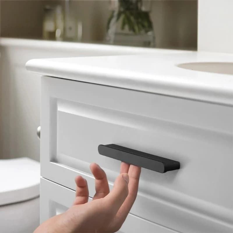 Manopole per armadi oro nero Manopole per cassetti in lega di zinco Maniglie per porte dell'armadio da cucina con bordi lisci per ferramenta per mobili