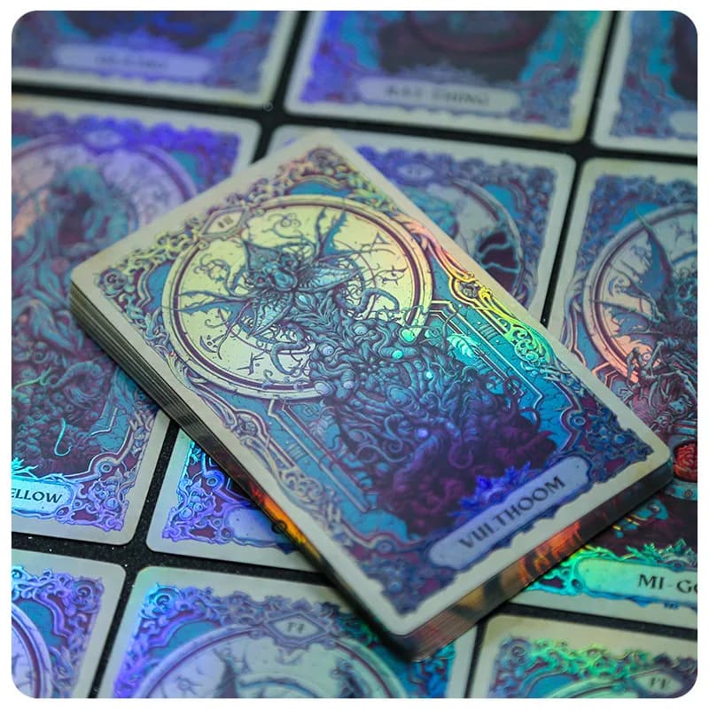 Carte Oracolo dei Mitologia di Cthulhu Riflessioni della Muro della Notte Edizione da Collezione con Lamina Olografica 40 Carte 70x120mm Divinazione