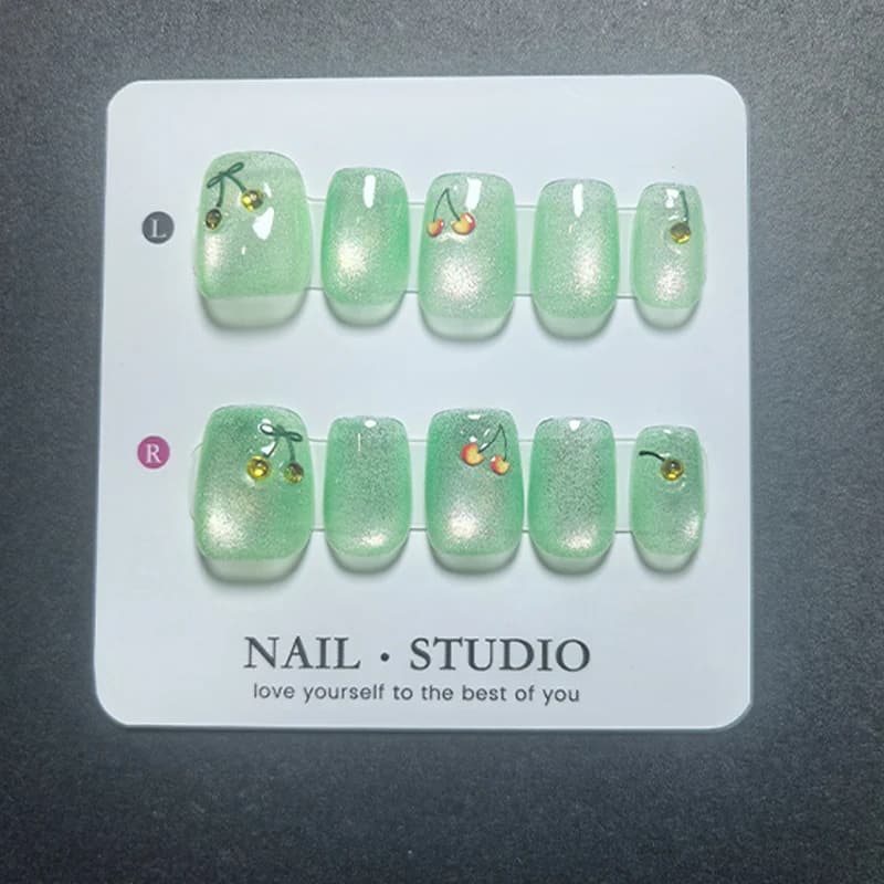 Unghie Finte Cat Eye Press-on 10 Pezzi, Unghie Finte Corte Quadrate con Ciliegia, Pesce Rosso, Fuochi d'Artificio e Fiocco, Unghie Finte Festive per Nail Art