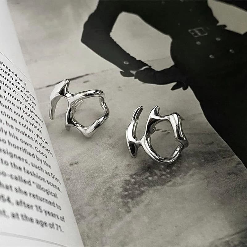 1 paio di orecchini liquidi irregolari per le donne Hip-Hop Punk Fashion delicato orecchino in metallo Clip accessori gioielli minimalisti regalo