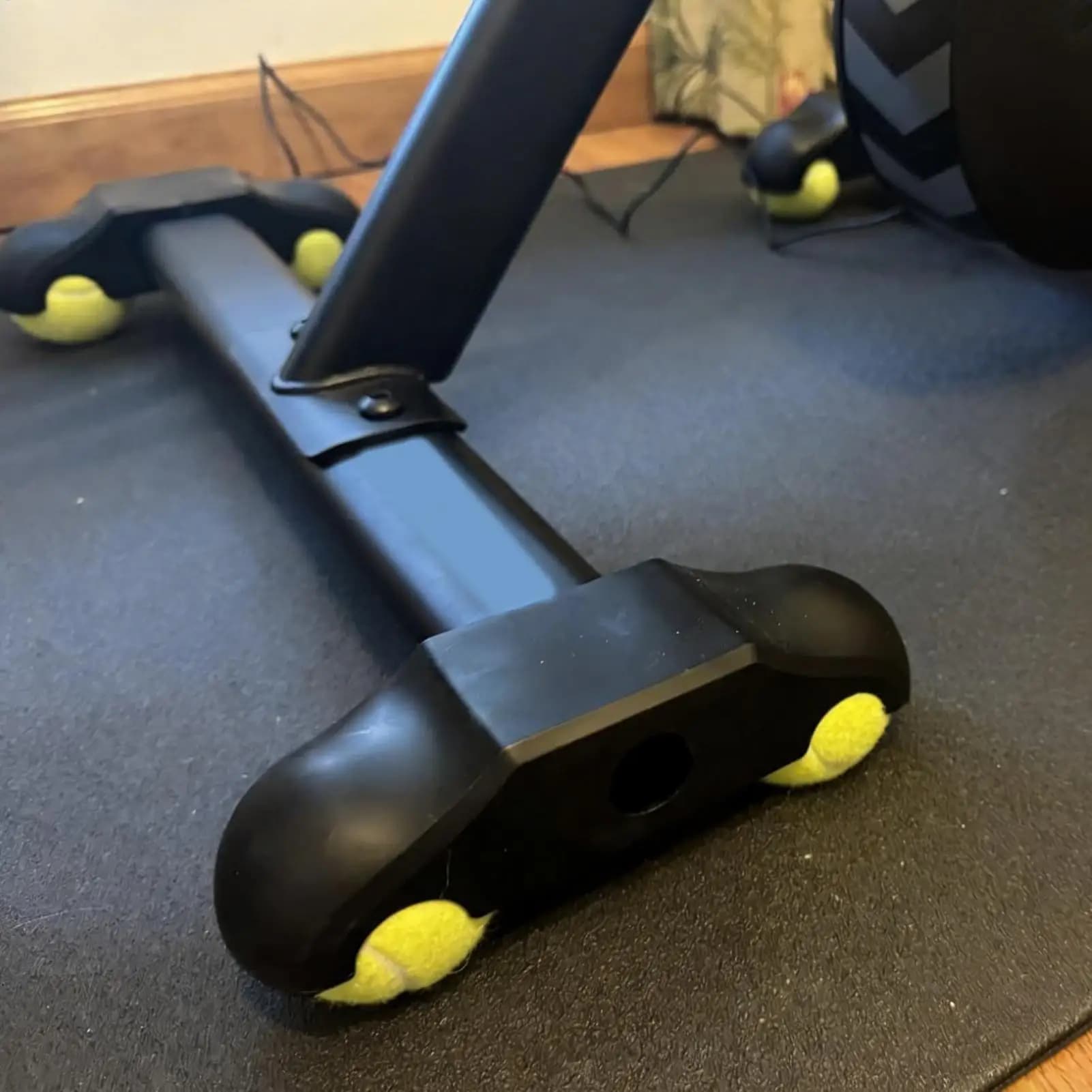 Kit di riduzione del rumore per trainer da bici, ammortizzatore a vibrazione con palline da tennis, accessori per trainer per palestra domestica e soggiorno