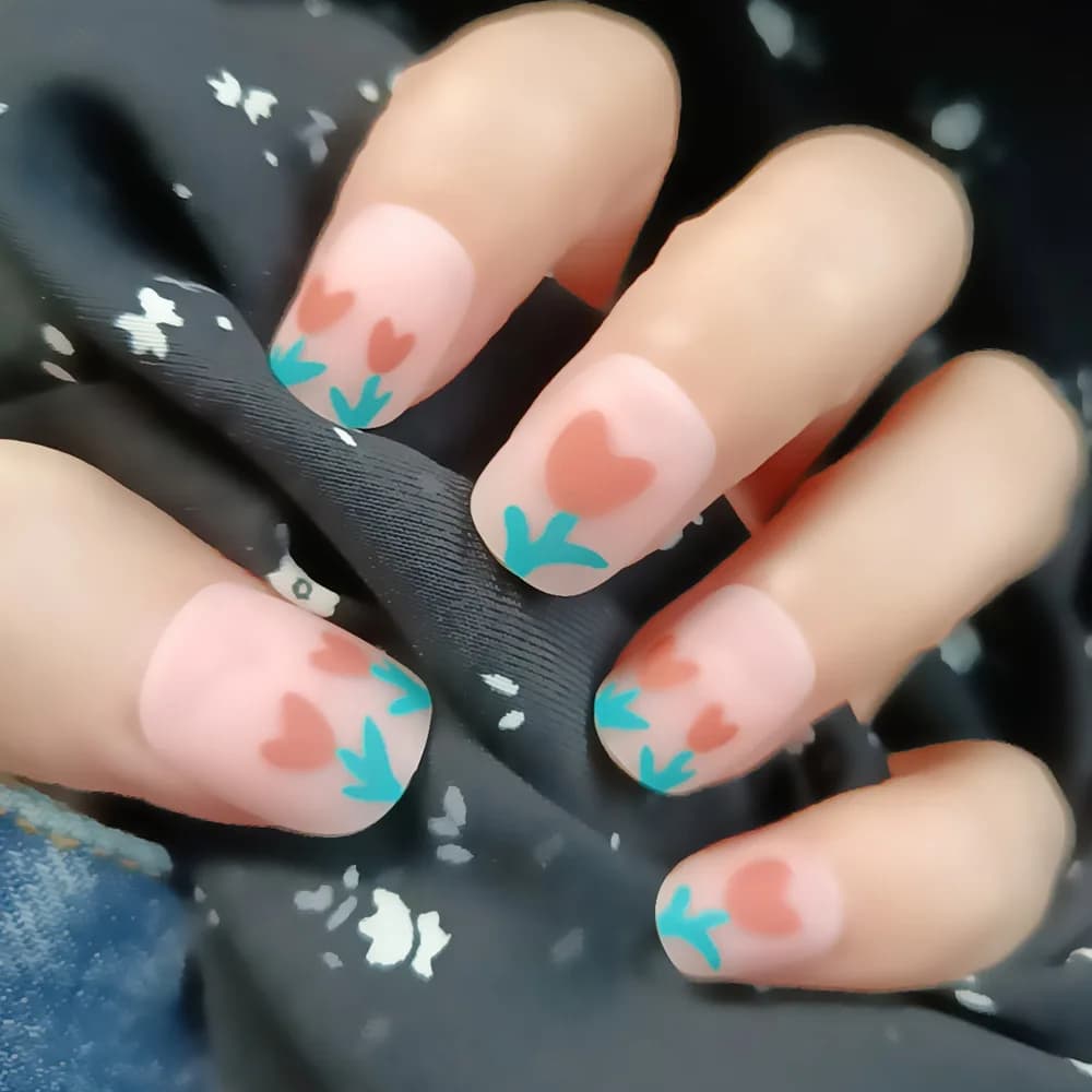 Nuove Unghie Corte con Nail Art a Tulipano Rosa Semplice 2026: Fresche, Delicate e Illuminanti.