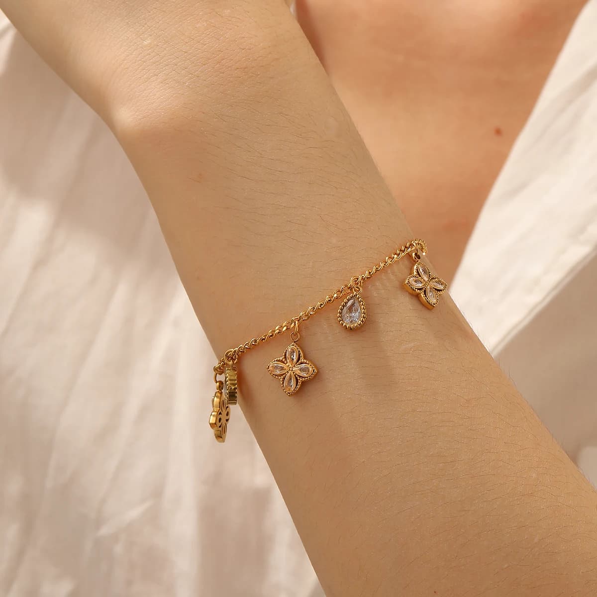 Bracciale con ciondolo fiore moda in cristallo bianco in acciaio inossidabile 316L Lady New Trend Classic gioielli con catena da polso glamour