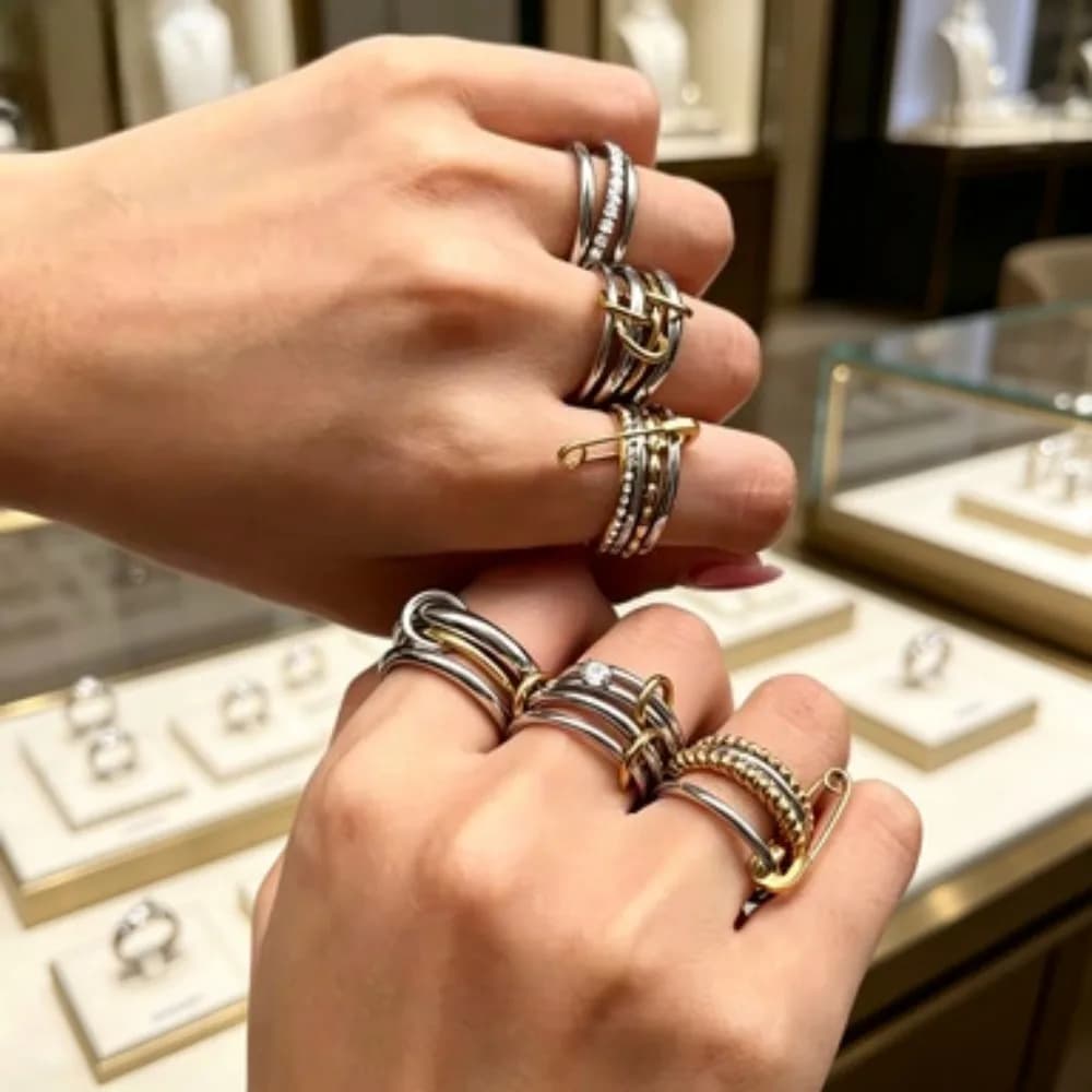 Anello Minimalista in Acciaio Inossidabile Placcato Oro 18K con Zirconi Multistrato, Impermeabile e Impilabile, Gioielli da Donna