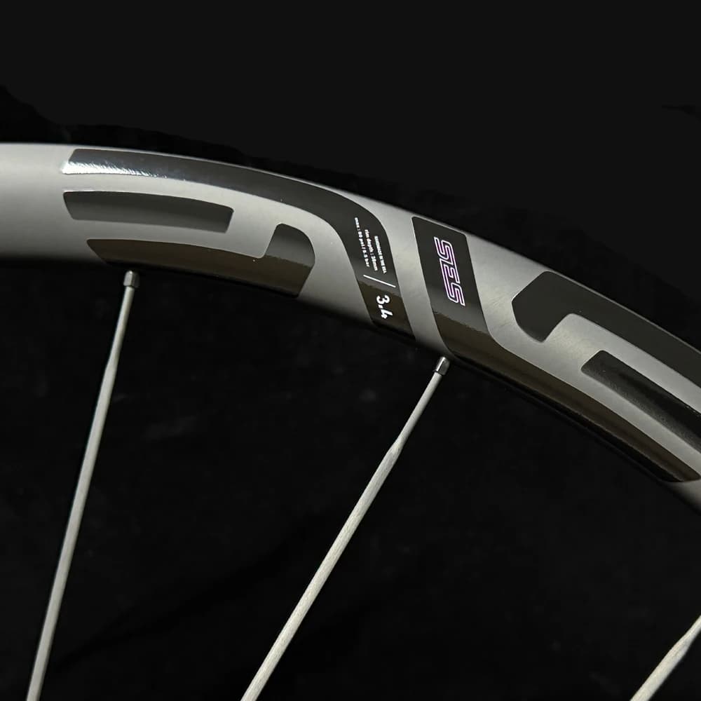 30mm 45mm 50mm Bici in carbonio Tubeless Ruote freno a disco Adesivo personalizzato Cricchetto Mozzo per raggi in carbonio Ruota per bici da ghiaia 700c