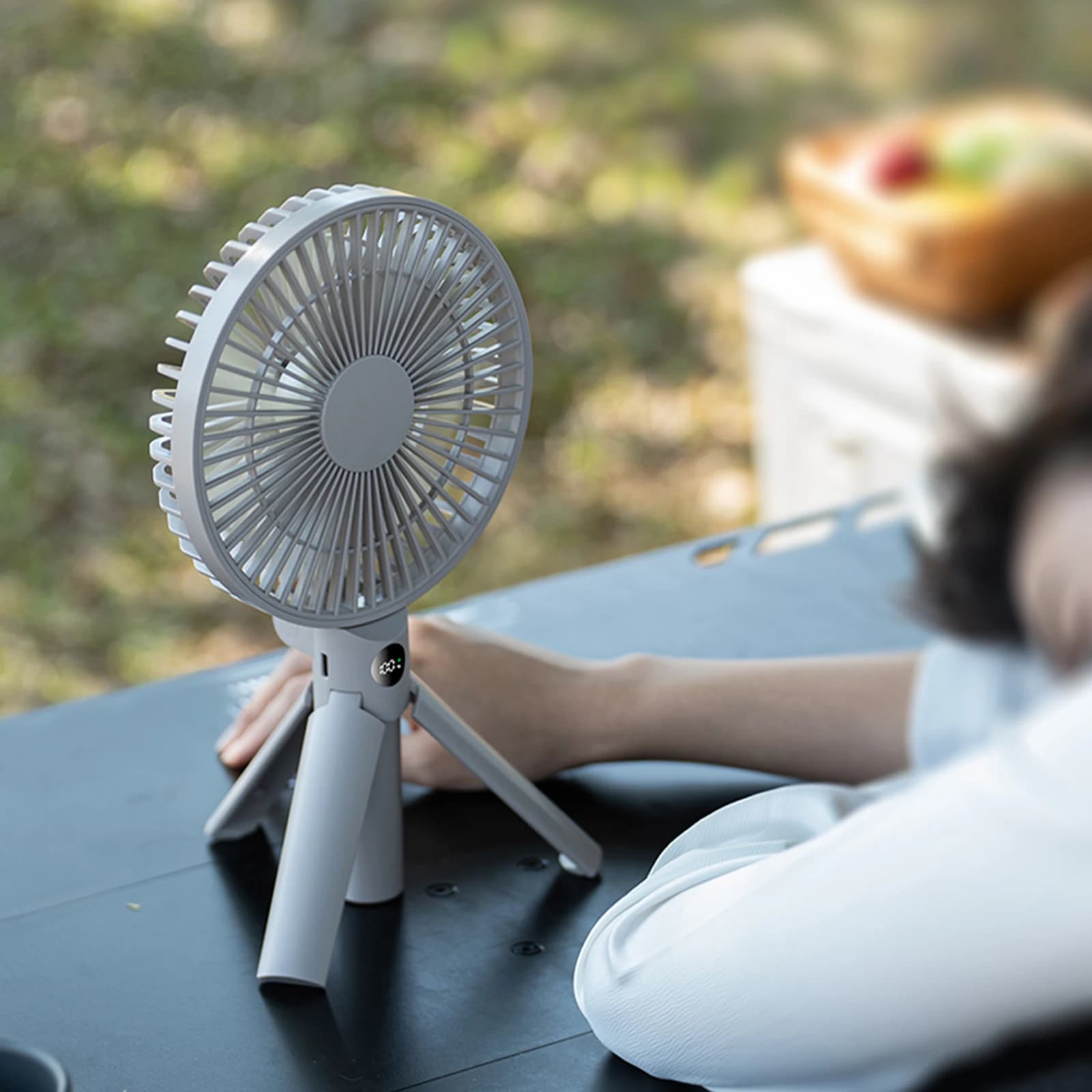 Ventilatore Portatile Ricaricabile USB con Regolazione a 180 Gradi, Ventilatore Pieghevole con Treppiede per Campeggio/Ufficio/Casa
