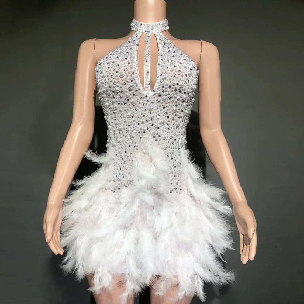 Abito Corto Sexy con Strass e Perle Bianche, Schiena Scoperta e Piume, Vestito Trasparente per Feste di Compleanno, Costume da Ballo per Donne