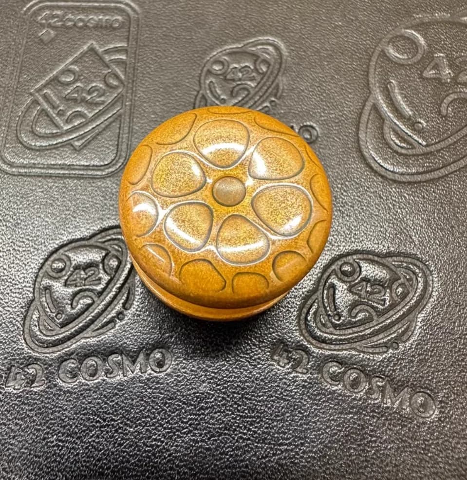 Giocattolo di decompressione agitarsi con spinner a bottone da 24,5 mm con fungo in rame viola EDC usato