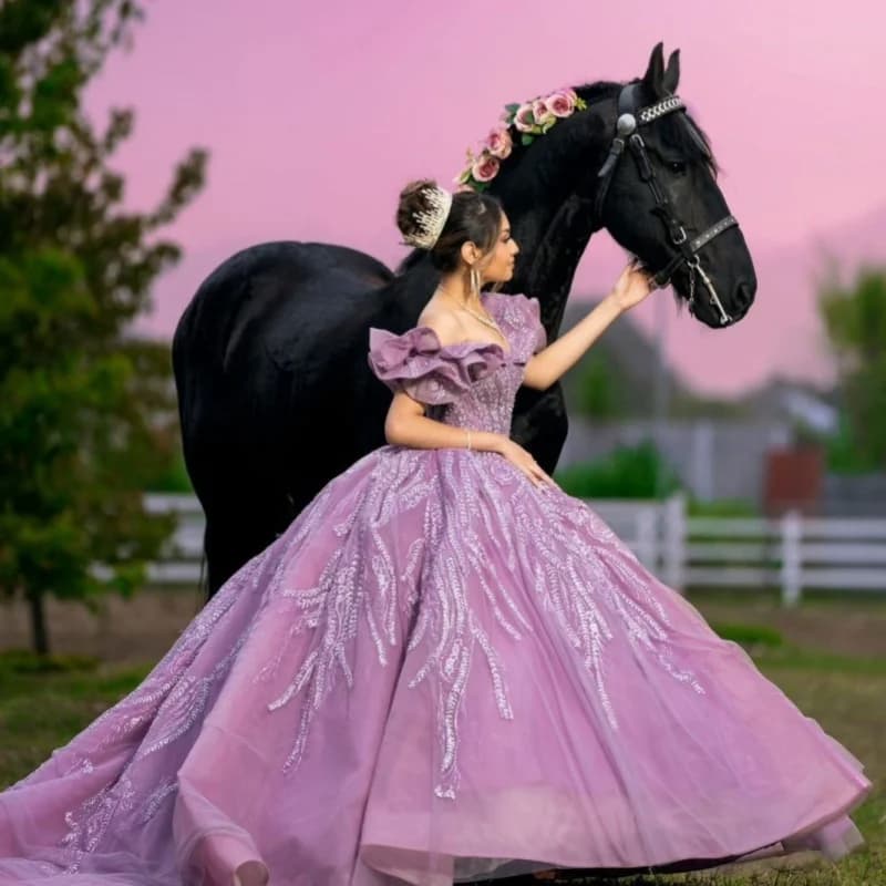 Abito Quinceanera viola lucido personalizzato con spalle scoperte applique con paillettes in tulle di cristallo abito da ballo con volant abiti da 15 Quinceanera