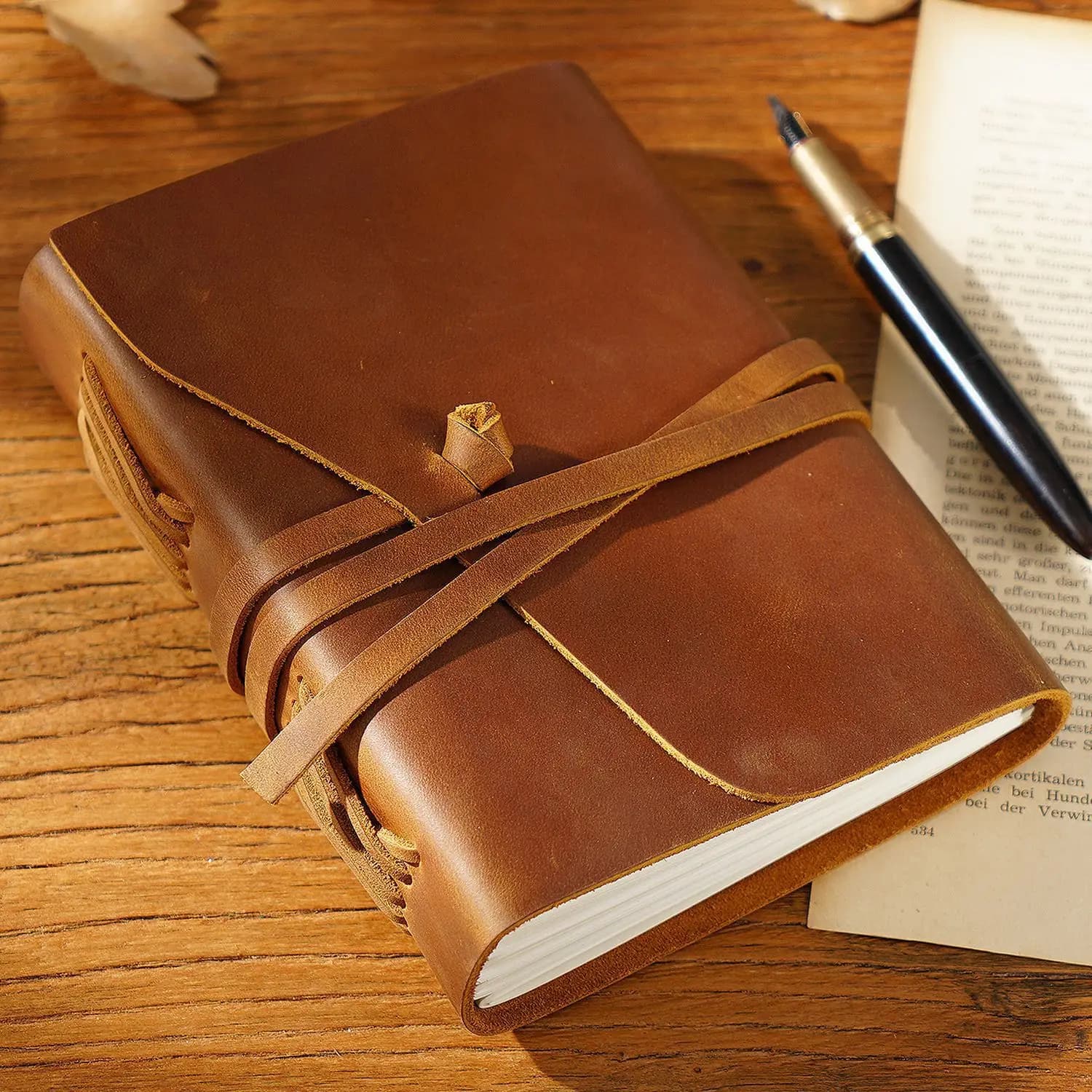 This title is crafted to be SEO-friendly and include key search terms like "vintage," "leather journal," and "handmade."