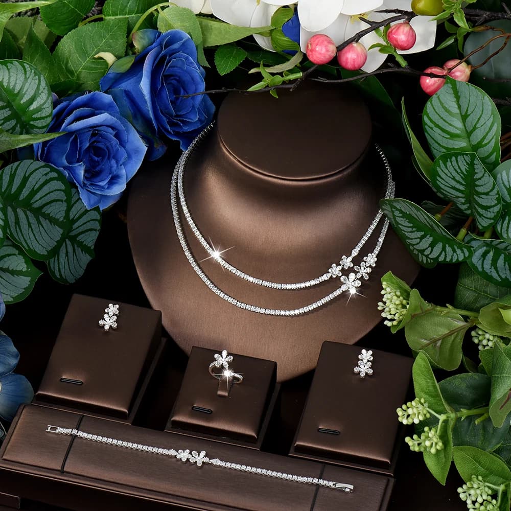 HIBRIDE Unico Deluxe Affascinante Collana di fiori laterali Orecchini Anello da donna Set di gioielli con zirconi Festa Banchetto Matrimonio S-776
