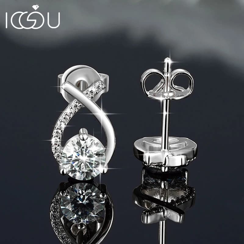 IOGOU Orecchini a croce alla moda con moissanite da 5 mm 0,5 ct per donna, orecchini con diamanti imitazione certificati GRA, gioielli in oro 14k