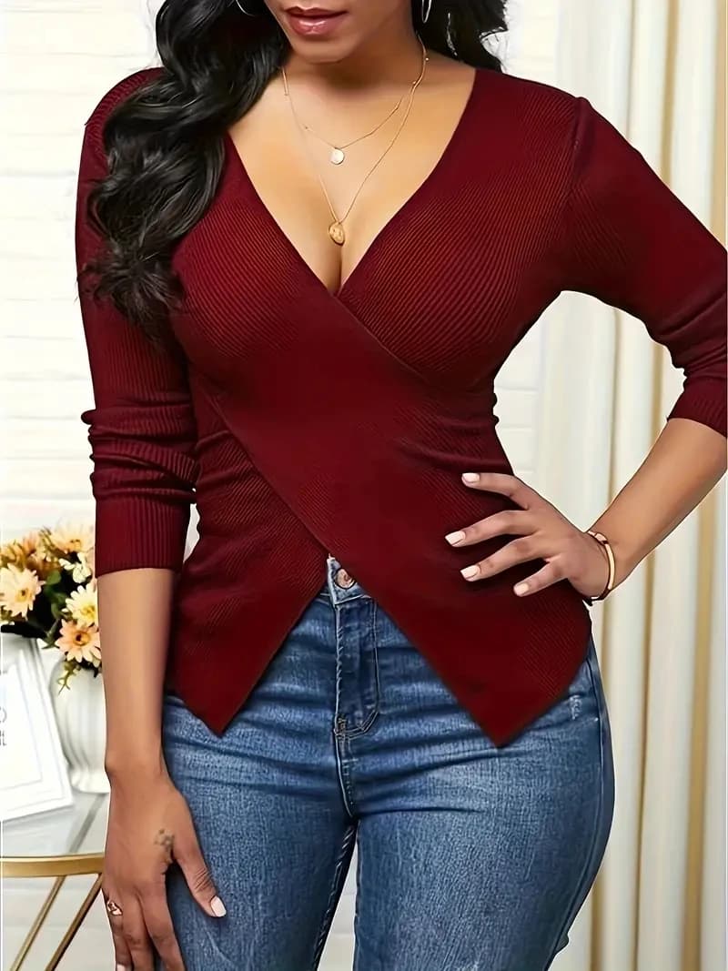 T-shirt a maniche lunghe incrociata con scollo a V profondo da donna europea e primaverile. Camicia incrociata slim con scollo a V