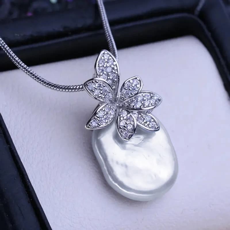 Huitan Novel Irregular Design Pendant Necklace Hip Hop Imitation Pearl Party Accessory for Women Exquisite Chic Modern Jewelry