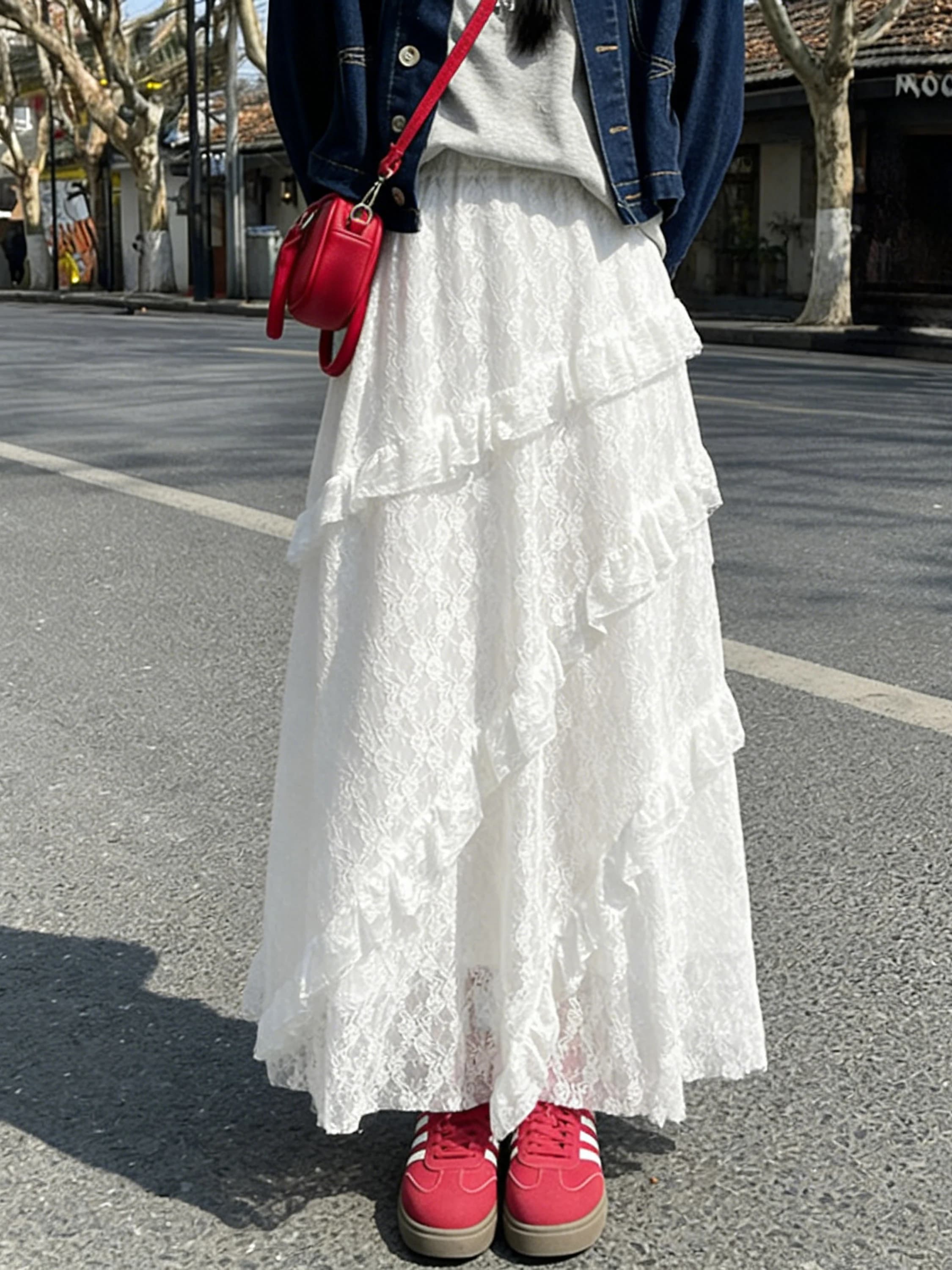 Gonna in pizzo asimmetrica bianca da donna, elegante gonna estiva in tulle con inserti in rete a balze, gonna a mezza lunghezza stile coreano a vita alta
