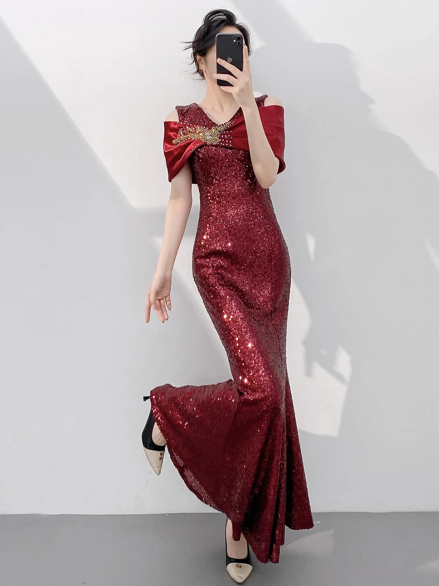 Wine Red Evening Gown Women's New 2026 High-End Feeling Banquet Elegant Bride Toasting Dress Fish Tail Sequin Engagement Skirt