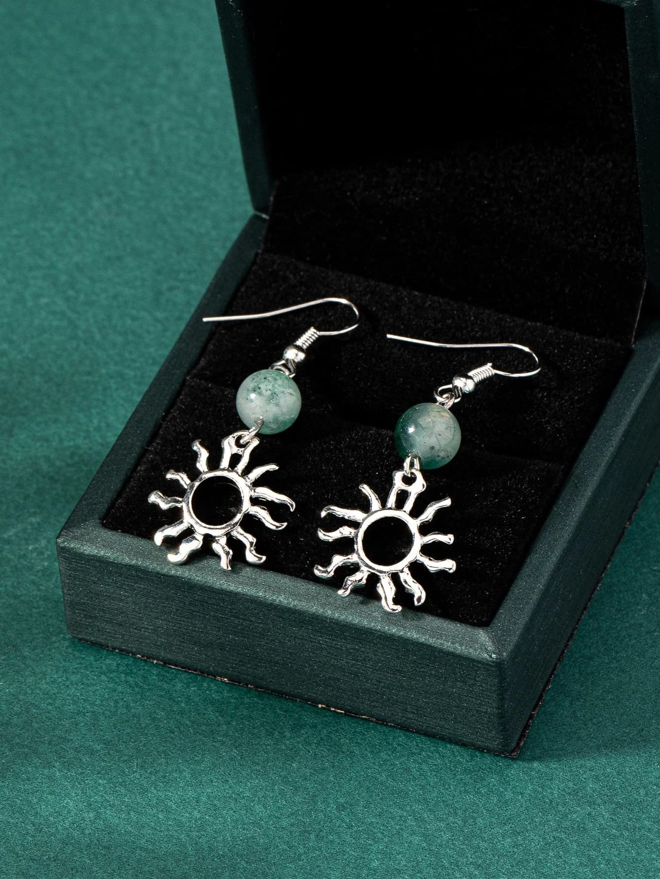 1 paio di orecchini pendenti con motivo solare in stile antico con perla di agata verde, gioielli di tendenza Boho Chic per donna