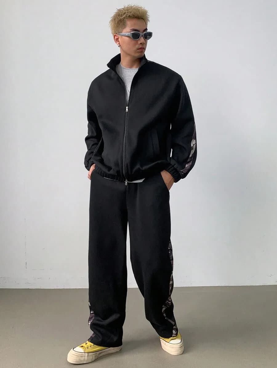 Tuta mimetica da uomo con giacca con pannelli laterali e pantaloni a gamba dritta, abbigliamento sportivo casual