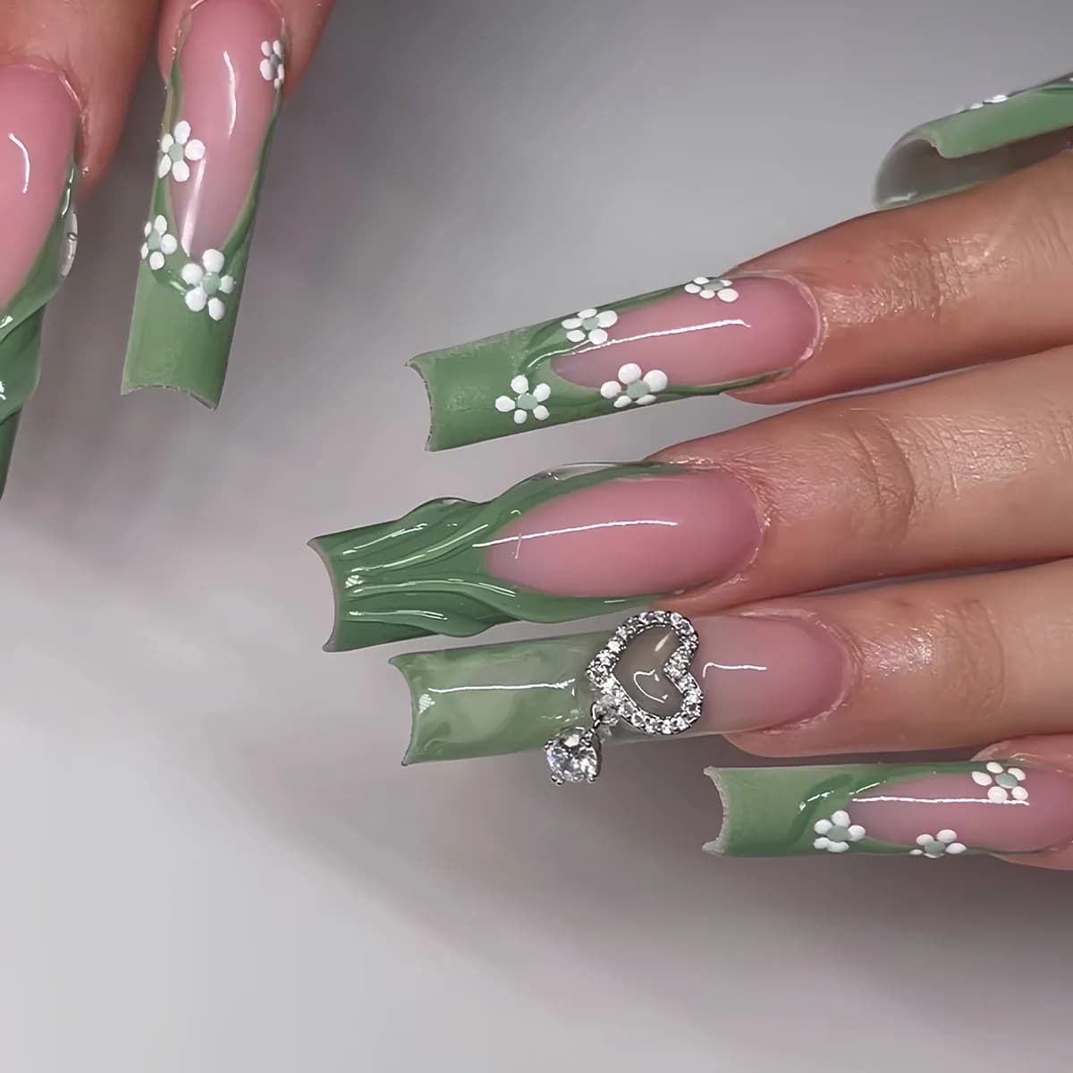 24 pcs. Fin Nails Green Longs with Floral Pattern French Dance Style, Set of Fin Nails with Diamonds, Nails Press-on