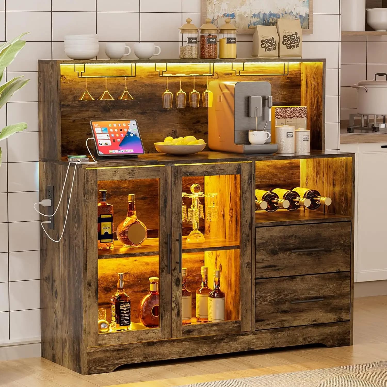 Mobile Bar con Illuminazione RGB, Porta Bicchieri, Presa USB e Cassetti per Casa, Cucina, Soggiorno, Personalizzabile