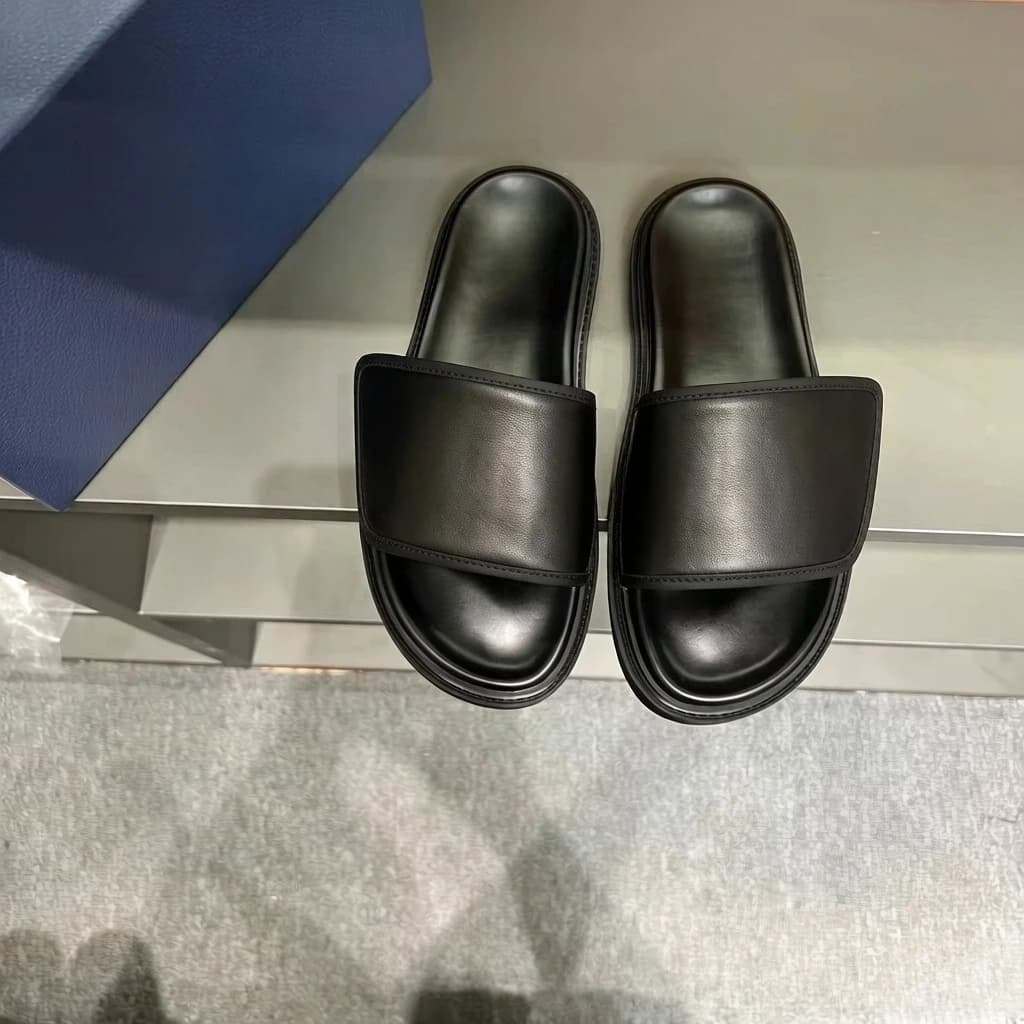 Nuovi Sandali Monogram da Uomo Estate 2026, Stile Europeo, Casual, da Spiaggia, con Suola Spessa Antiscivolo, Ciabatte di Lusso