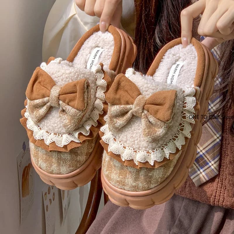 Vendita calda inverno nuove pantofole in cotone con fiocco per interni casa signora suole spesse aumentano l'altezza e le scarpe di confinamento calde in pile Whoesale