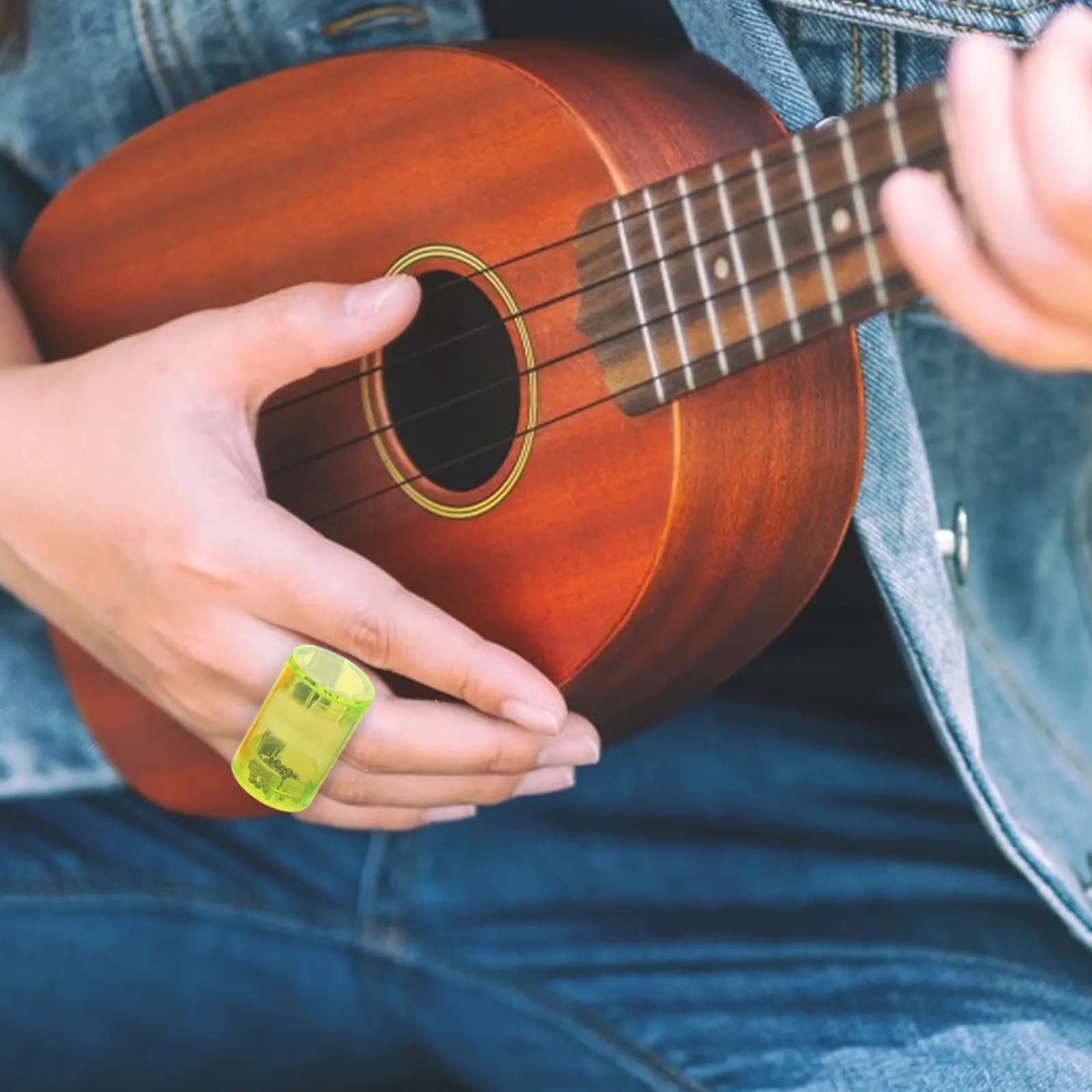 Set di 4 Sonaglietti a Dita per Ukulele, Campanelli Musicali in Plastica Colorati e Leggeri, Strumento Ritmico per Performance di Band, Chitarra, Banjo, Mandolino