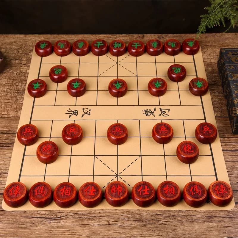 Xiangqi Set di giochi da tavolo per scacchi cinesi Pezzi da gioco in legno naturale Giocattolo di strategia da viaggio portatile per bambini Adulti Regalo per la famiglia