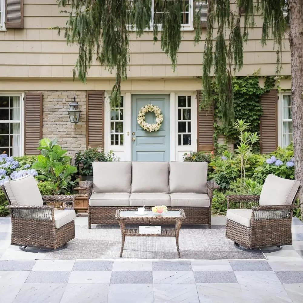 Set di 2 Sedie Girevoli in Vimini con Tavolino in Rattan PE e Cuscini Beige per Patio, Giardino, Balcone o Veranda