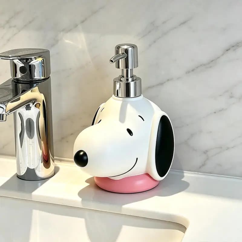 Kawaii Snoopy Dispenser Bottle Cartoon Dog Lotion Pump Bottle Hand Soap Shampoo Empty Container Bathroom Decor Liquid Gift