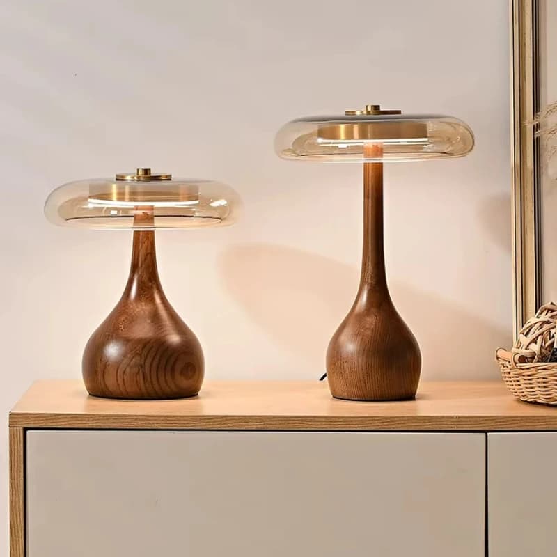 Lampada da scrivania francese vintage Base in legno massello Accenti in ottone Paralume in vetro smerigliato Lampada da comodino per l'arredamento dell'hotel studio della camera da letto