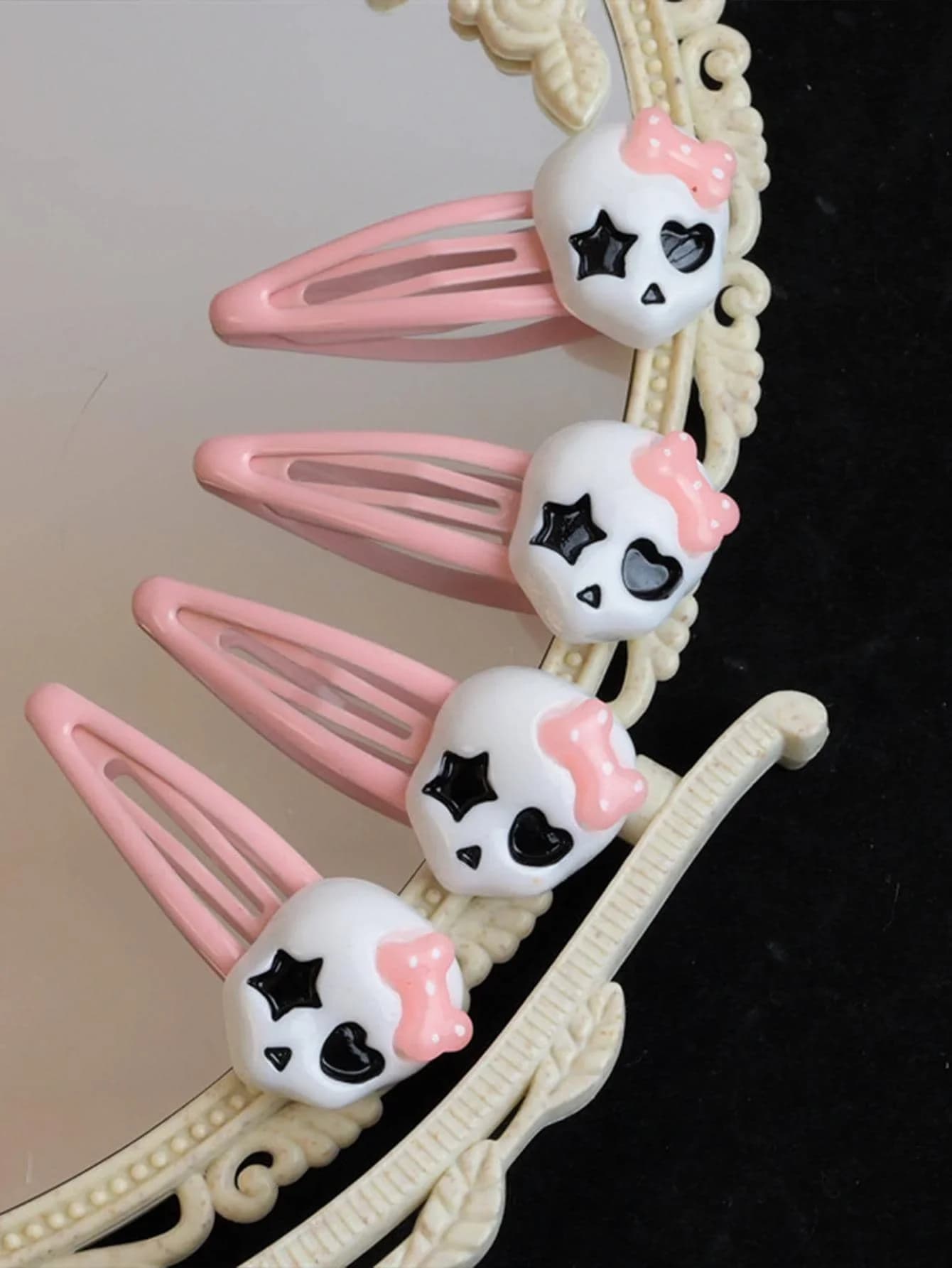 4pcs/Set Women's Y2k Resin Funny Skeleton & Ghost Hair Clips, Suitable For Daily Wear And Costume Accessories Cute Skull Valentine's Day Valentines Claw Clips Hair Claws Hair Barrettes, School Stuff, Halloween Accessories, Hairpin, Head Accessories