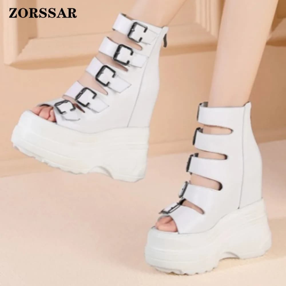 Sandali con zeppa super alta da donna bianchi 16 cm, stivaletto con plateau, cut-out, punta aperta, cerniera posteriore, cinturino multi-bottone, scarpe da festa