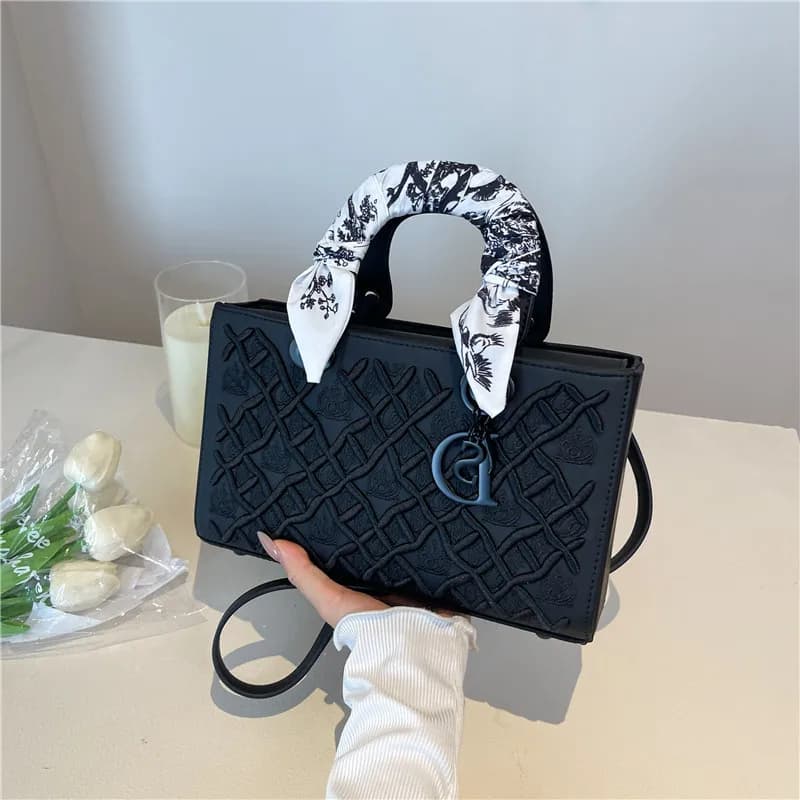 Nuova sciarpa di seta di fascia alta ricamata piccola borsa quadrata borsa versatile borsa a tracolla singola da donna