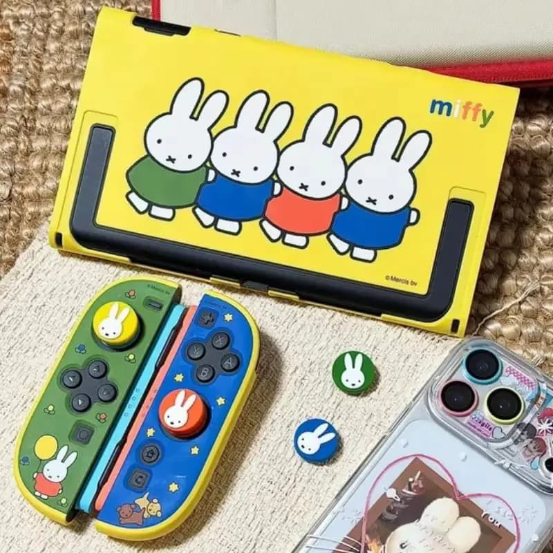 Disponibile: Custodia Protettiva Co-Branded Miffy per Nintendo Switch 2 (NS2) Semi-Trasparente con Copri-Interruttori, Accessorio da Gioco, Idea Regalo